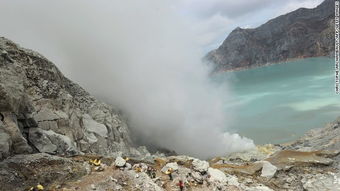 卡瓦伊真火山，卡瓦伊真火山湖